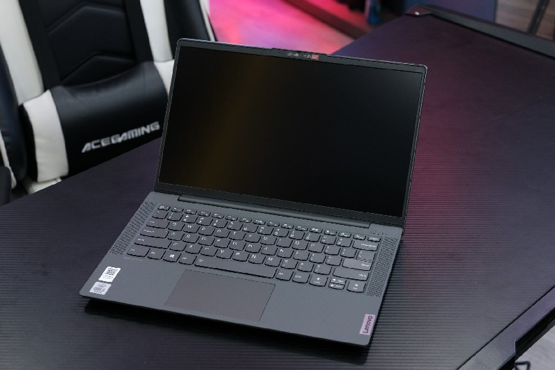 IdeaPad thường c&oacute; vẻ ngo&agrave;i bắt mắt, trẻ trung v&agrave; hiện đại hơn